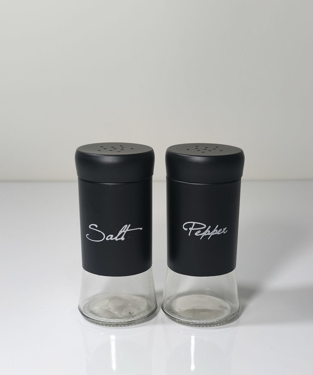 Set of 2 Shakers: Salt &amp; Pepper&nbsp;